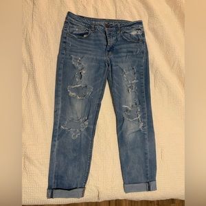 American Eagle Women’s Size 6 distressed Tom girl Jeans